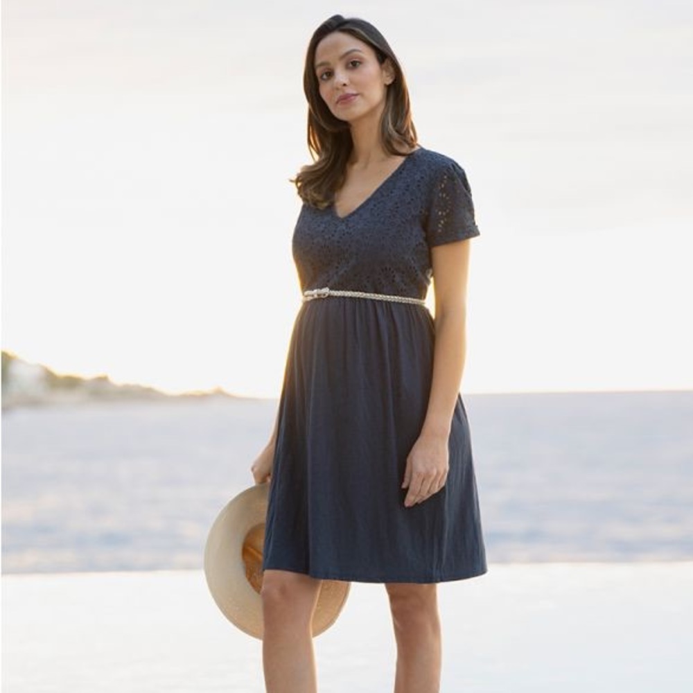 Seraphine size 12 NWT Navy Blue Broderie Anglais
Maternity to Nursing Dress